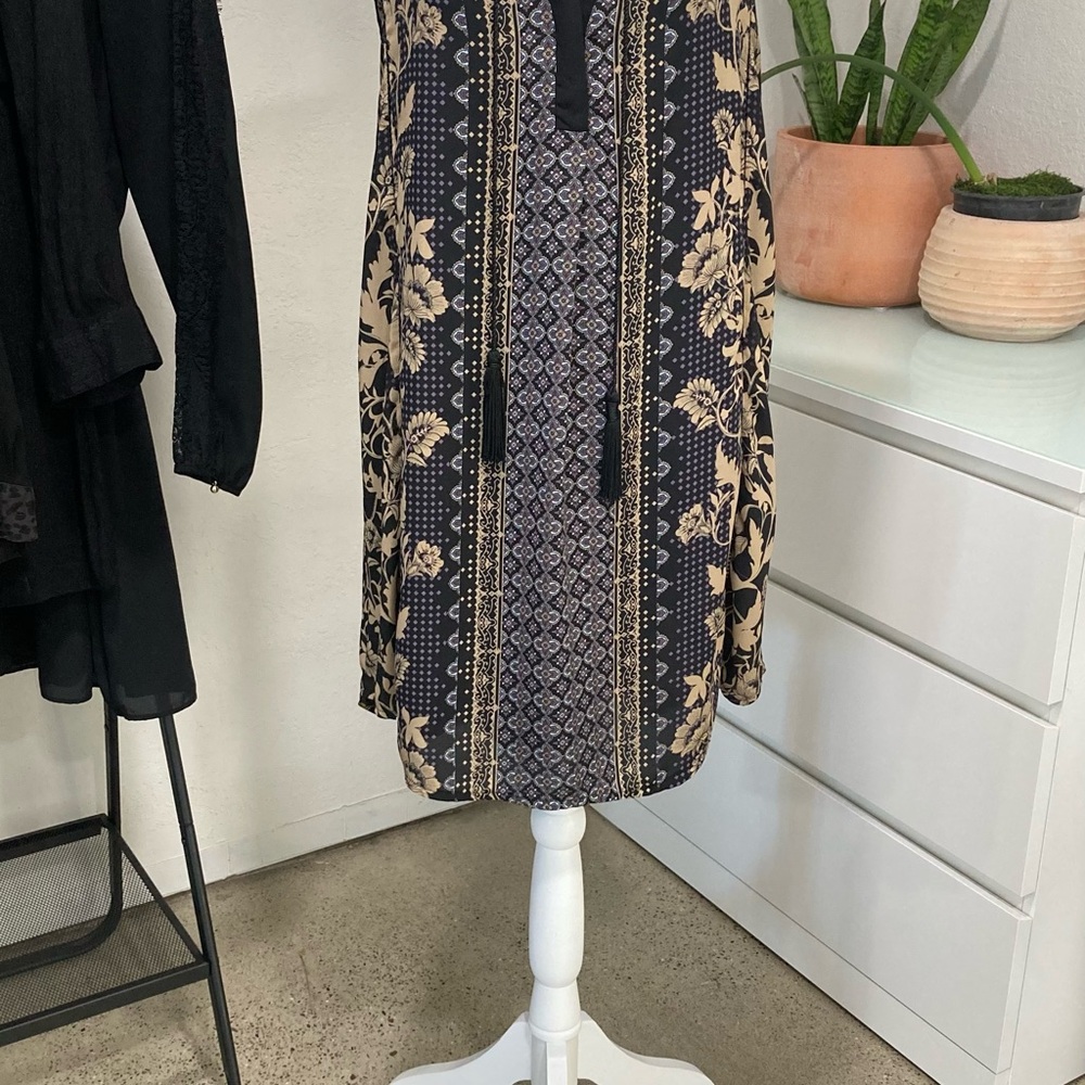 ASTR the Label Boho Black Floral Paisley Swing Henley Dress Size L Cottagecore